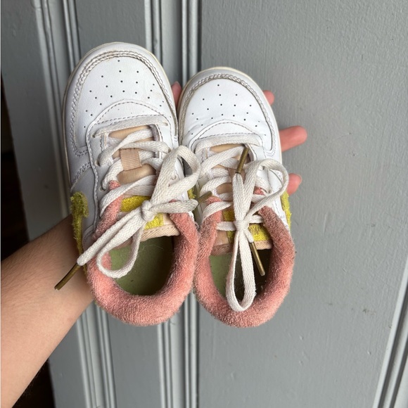 Nike Toddler Air Force Kids Pink, White and Yellow Sneakers 8C Lace Up - Picture 4 of 9